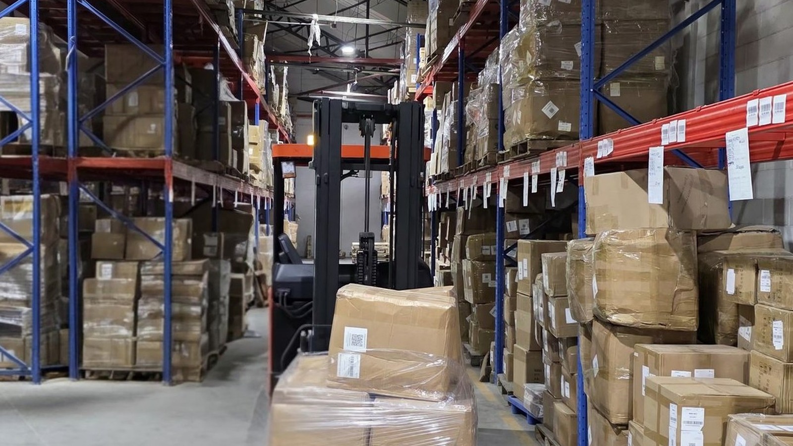 Racks de almacenamiento en bodega ILUBOX