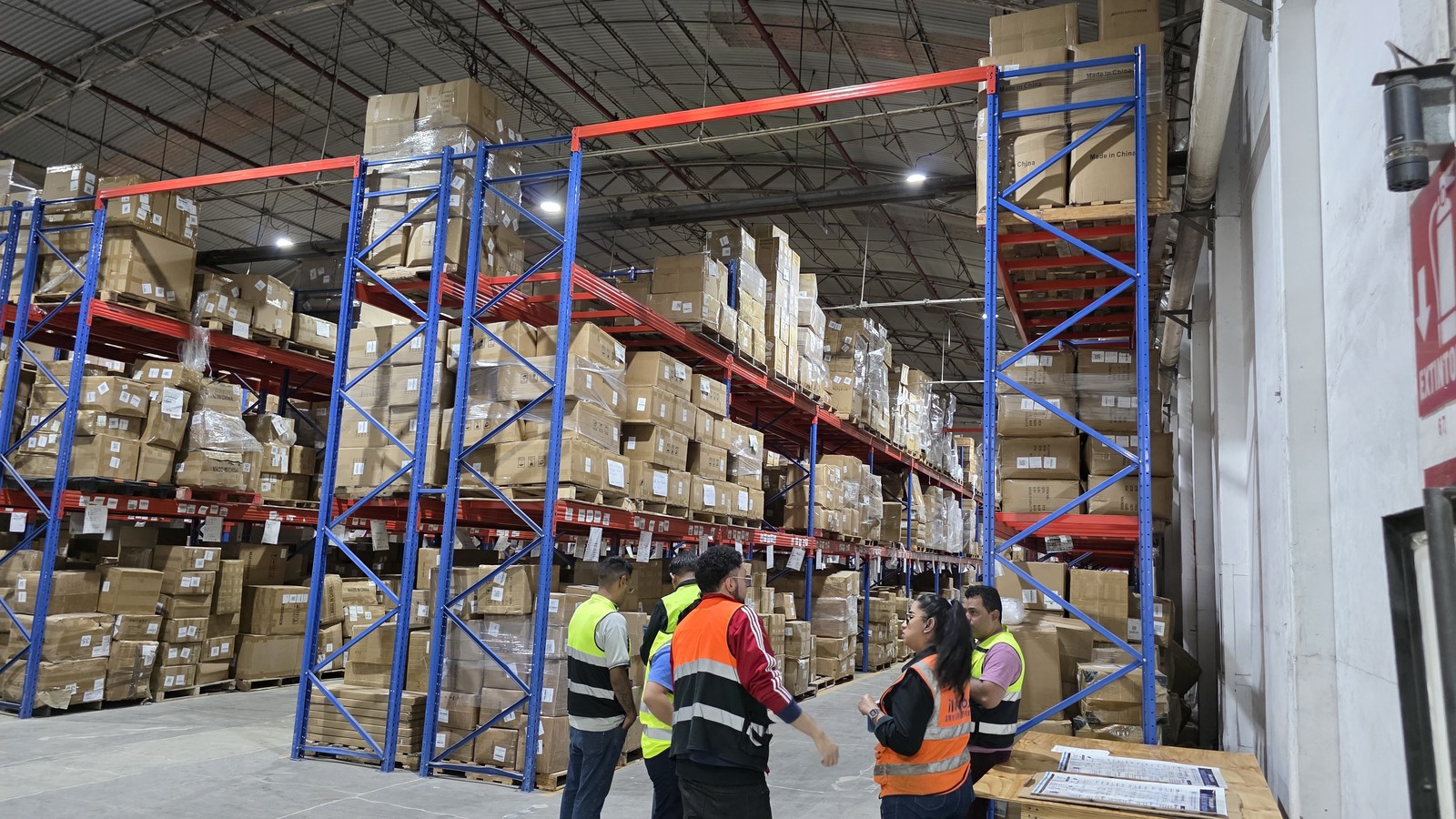 Mercancia organizada para recepcion y despacho