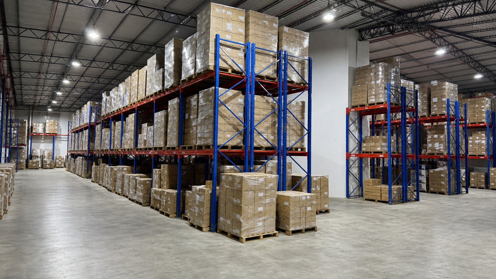 Espacio logistico con capacidad de almacenaje